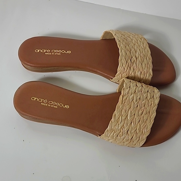 Shoes - Andre desoue NAHALA FEATHERWEIGHTS™ SANDAL size 10 new
